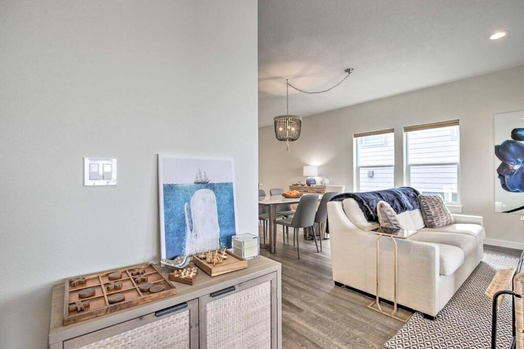 Modern Oregon Retreat W/ Deck, Hot Tub, Ocean View Depoe Bay Eksteriør billede