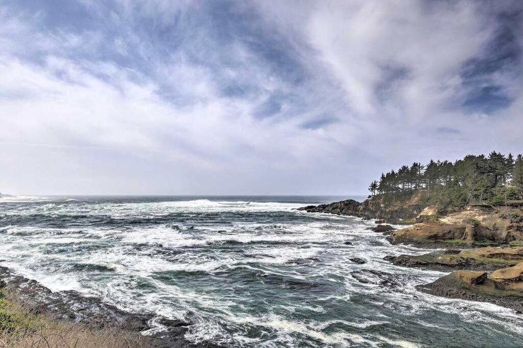 Modern Oregon Retreat W/ Deck, Hot Tub, Ocean View Depoe Bay Eksteriør billede